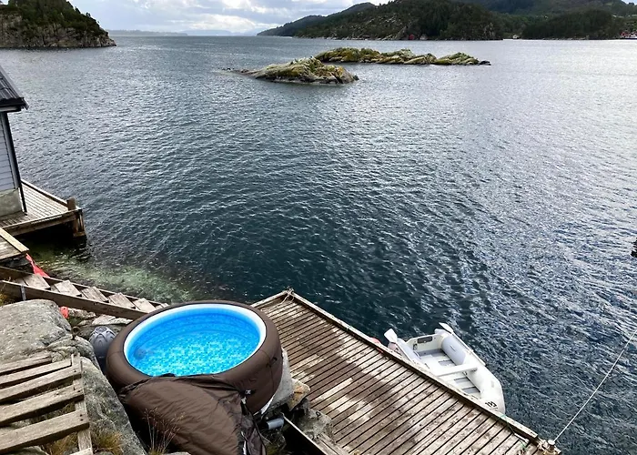 Bergen/Sotra: Sea Cabin. Spa. Fishing. Boat