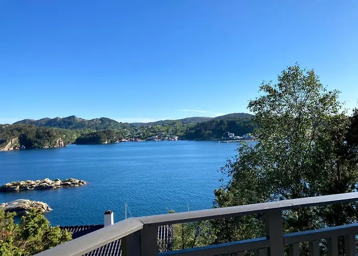Bergen/Sotra: Sea Cabin. Spa. Fishing. Boat