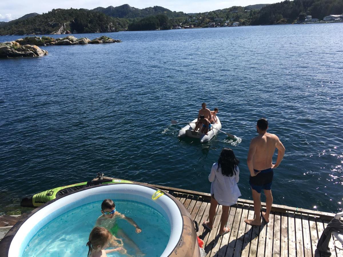 Bergen/sotra: Sea Cabin. Spa. Fishing. Boat Holiday home Haganes